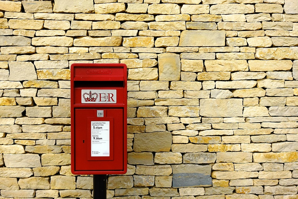 Červená poštová schránka